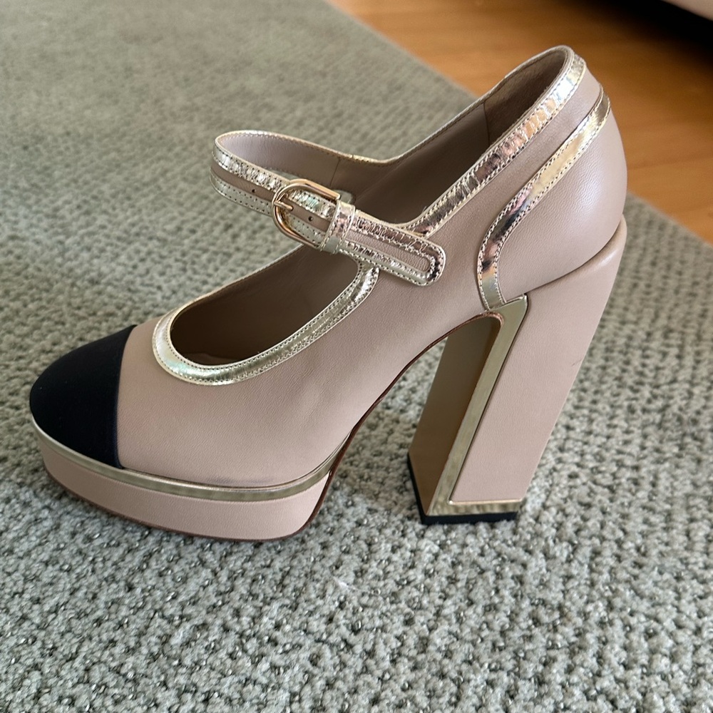 Chanel Mary Jane block heels 2019 - Picture 3 of 14